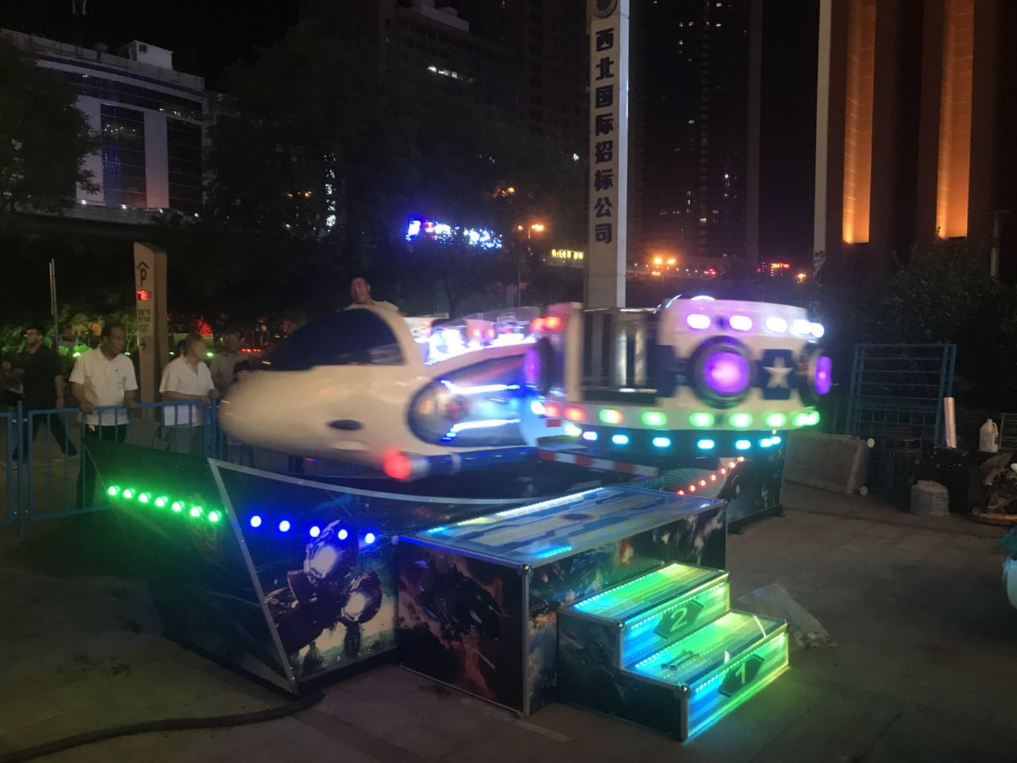 彎月飄車